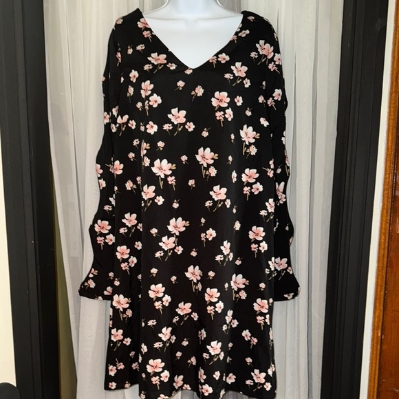 Philosophy Dresses & Skirts - Philosophy Black and Pink Floral Dress